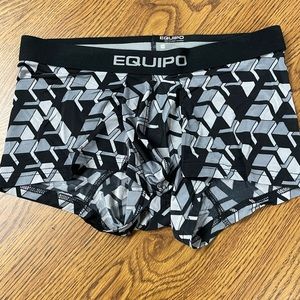 Mens Equipo poly spandex trunks size M